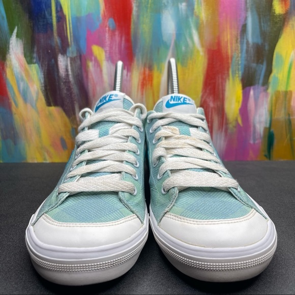 Nike Plaid Low Capri Sneakers - Picture 2 of 7